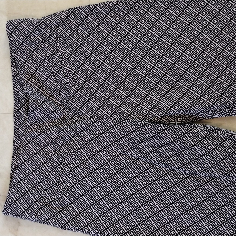 Alex & Olivia casual cropped dress pants.